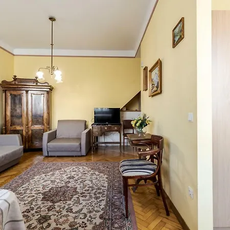 George Apartment *
